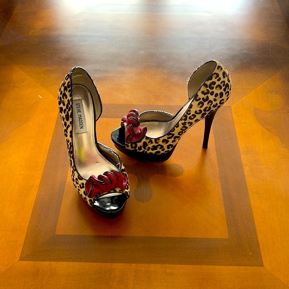 Steve Madden Peep Toe Leopard Pony Hair Stiletto with Red Ribbon Bow Size 8.5 - Picture 3 of 8